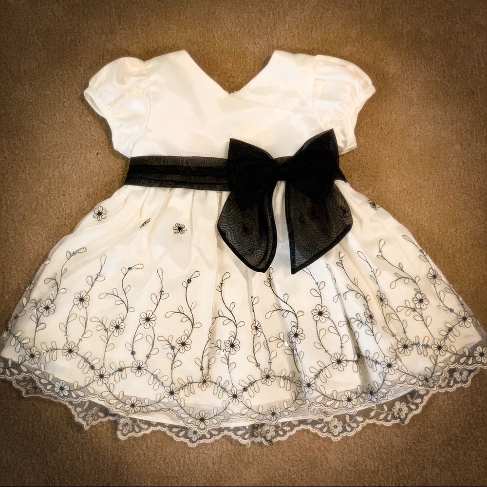 Beautiful Baby Dress 😍 6 - 9 Months